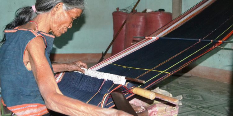 Ba Y Hning Lang Bar Goc Dang Det Tho Cam 1