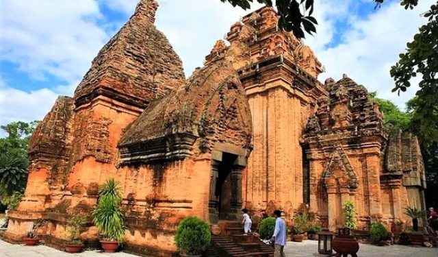 1210khanh Hoa Thap Ba Ponagar Va Danh Thang Hon Chong Mo Cua Don Khach Tu Ngay 1510