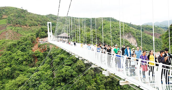 146rong Trang Uon Minh Ben Nui Muong Sang