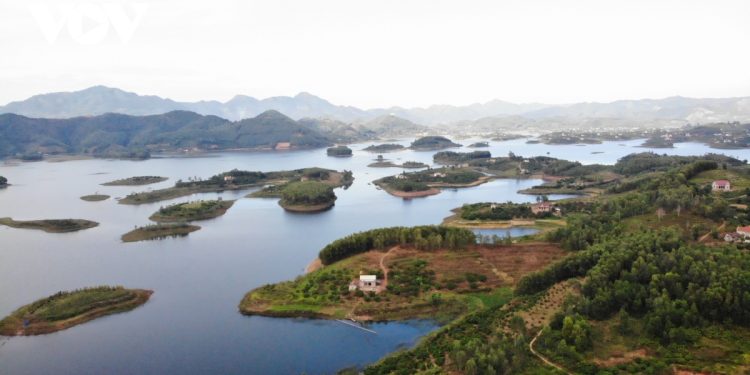 175tuyet Tac Cam Son Ha Long Tren Can Cua Bac Giang