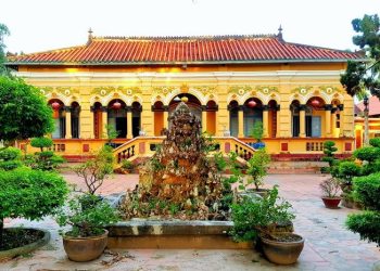 131can Tho Doc Dao Ngoi Chua Co Tram Tuoi Noi Tieng Ben Dong Binh Thuy 1