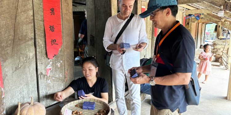 2910cao Bang Bao Ton Lang Nghe Gan Voi Phat Trien Du Lich Ben Vung