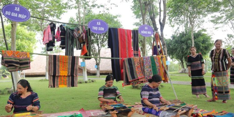 710luu Giu Nghe Det Tho Cam Cua Nguoi Mnong Binh Phuoc 2