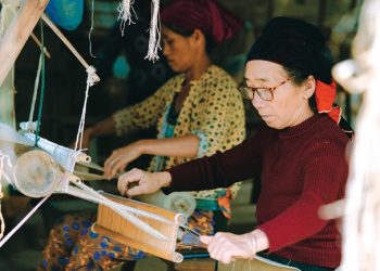 811 Doi Song Ruc Ro Cua Tho Cam Viet 1