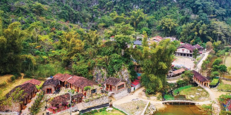 62 Ve Dep Truong Ton Cua Nhung Ngoi Lang Co O Cao Bang 1